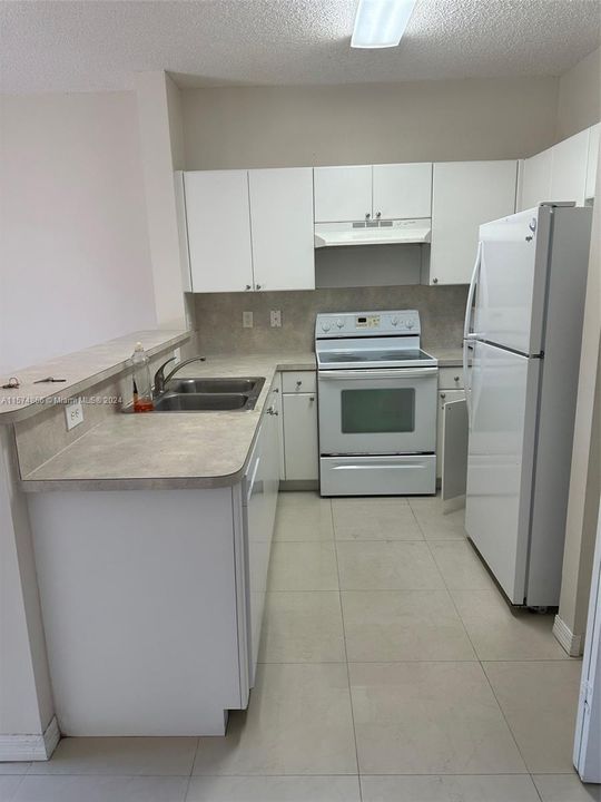 For Rent: $2,300 (2 beds, 2 baths, 1370 Square Feet)
