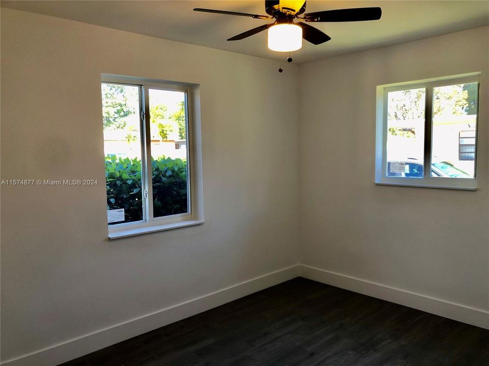 Active With Contract: $2,500 (3 beds, 2 baths, 943 Square Feet)