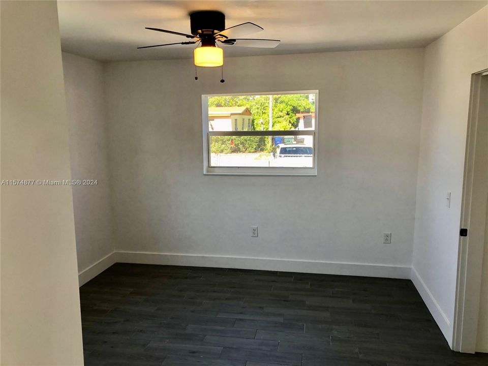 Active With Contract: $2,500 (3 beds, 2 baths, 943 Square Feet)