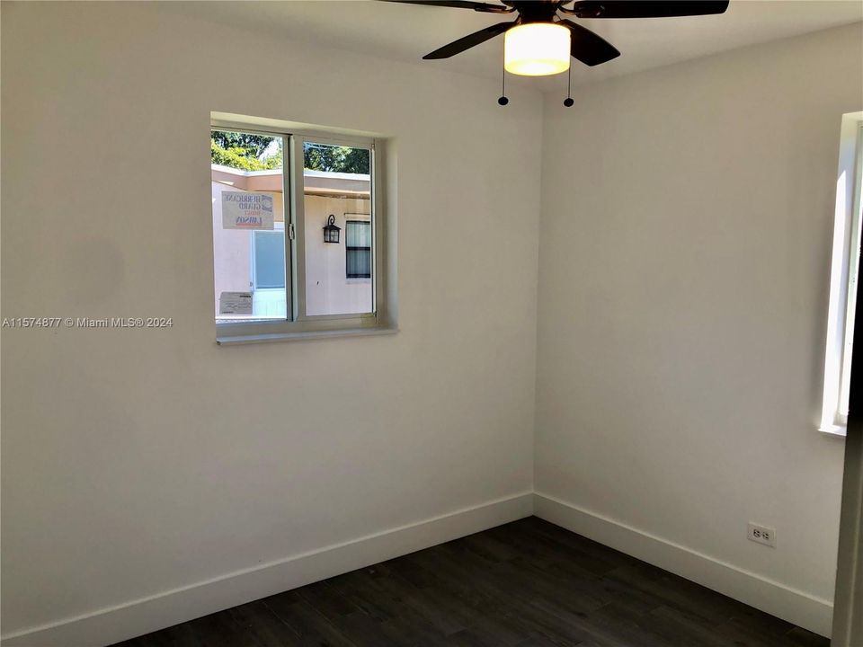 Active With Contract: $2,500 (3 beds, 2 baths, 943 Square Feet)