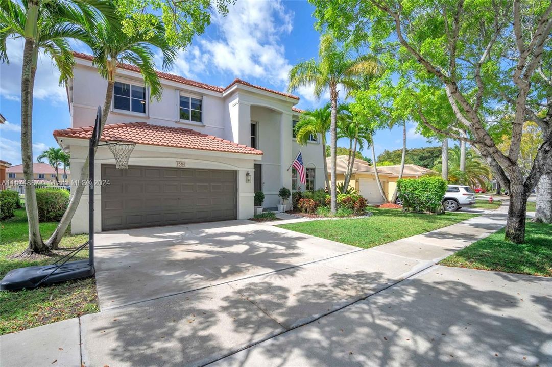 Active With Contract: $7,900 (6 beds, 4 baths, 3071 Square Feet)