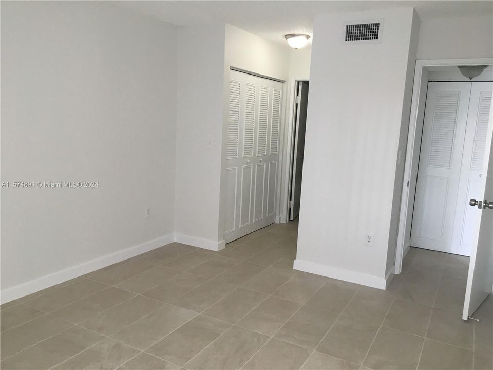 Recently Rented: $2,400 (2 beds, 2 baths, 950 Square Feet)