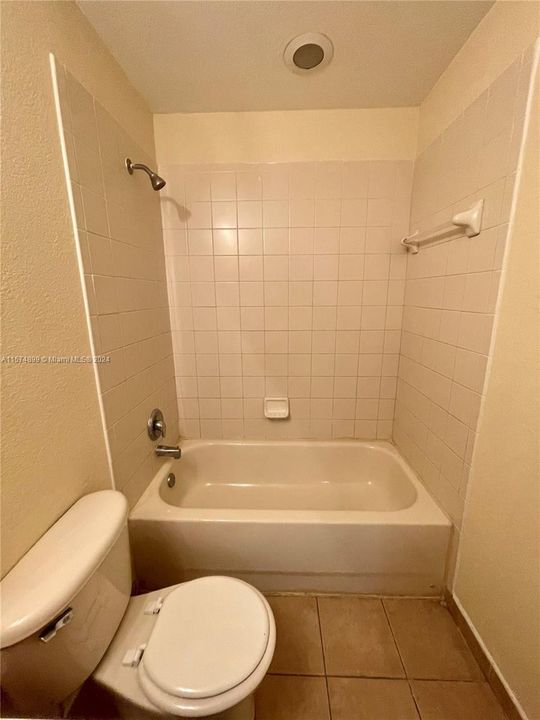 合同活跃: $2,300 (4 贝兹, 2 浴室, 1528 平方英尺)