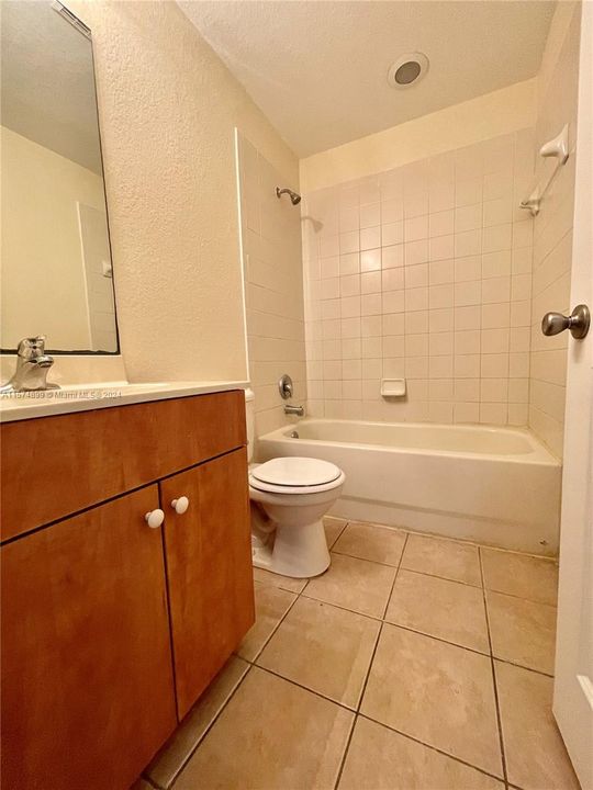 合同活跃: $2,300 (4 贝兹, 2 浴室, 1528 平方英尺)