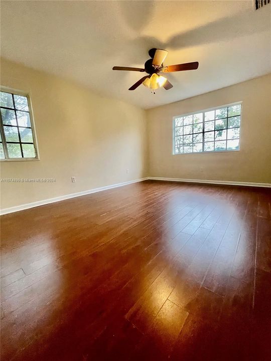 Active With Contract: $2,300 (4 beds, 2 baths, 1528 Square Feet)