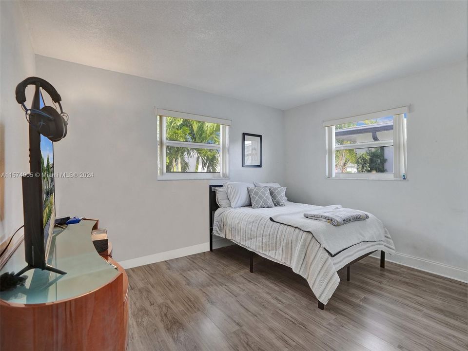Active With Contract: $384,900 (2 beds, 2 baths, 1587 Square Feet)