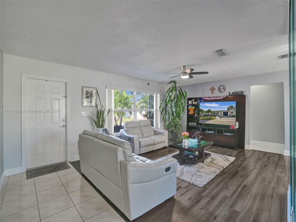 Active With Contract: $384,900 (2 beds, 2 baths, 1587 Square Feet)