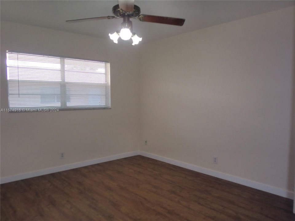 For Rent: $1,850 (1 beds, 1 baths, 738 Square Feet)