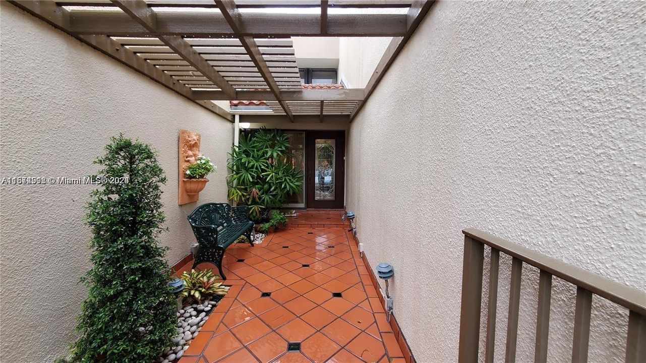 Active With Contract: $4,000 (3 beds, 3 baths, 2019 Square Feet)