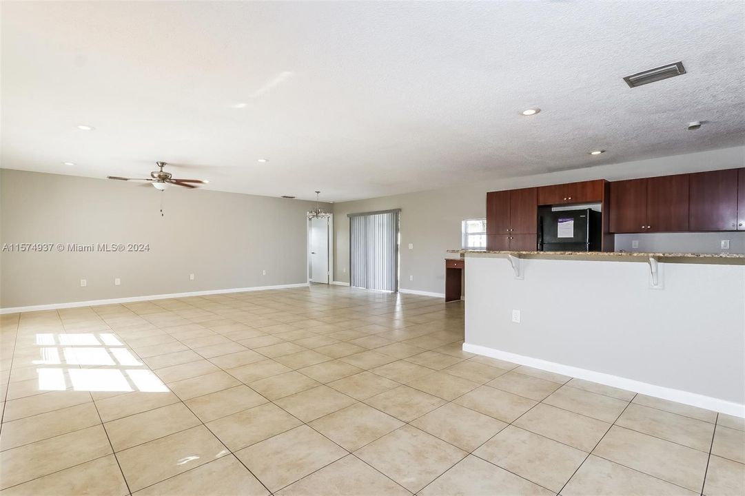For Rent: $3,185 (3 beds, 2 baths, 2085 Square Feet)