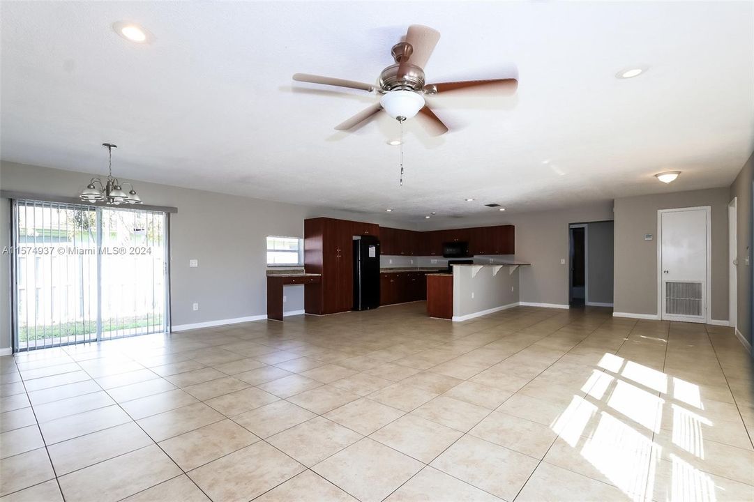 For Rent: $3,570 (3 beds, 2 baths, 2085 Square Feet)