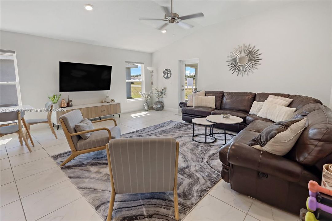 For Sale: $355,000 (3 beds, 2 baths, 1730 Square Feet)