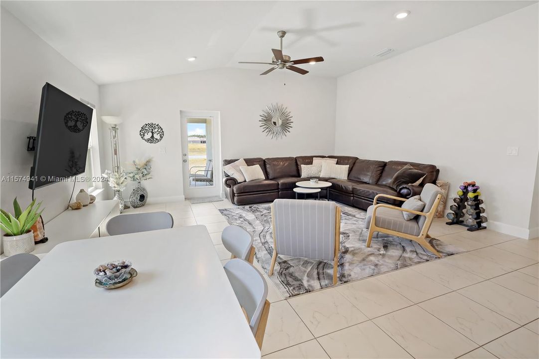 For Sale: $355,000 (3 beds, 2 baths, 1730 Square Feet)
