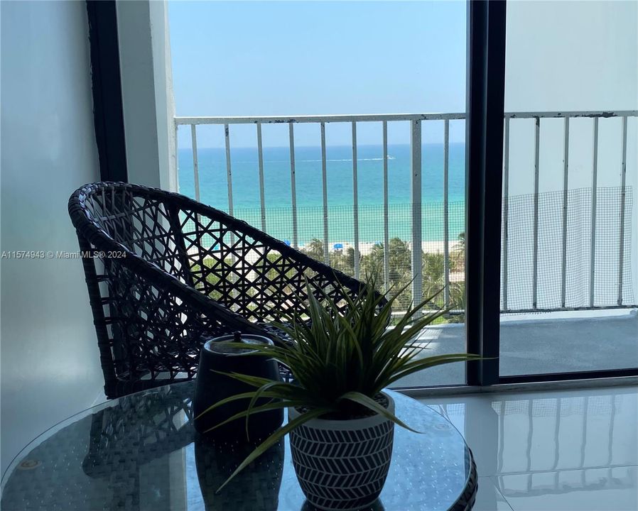 Recently Rented: $4,100 (2 beds, 2 baths, 1380 Square Feet)