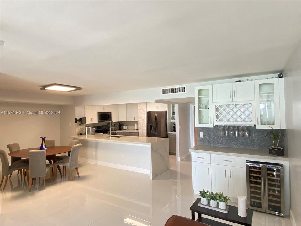 Recently Rented: $4,100 (2 beds, 2 baths, 1380 Square Feet)