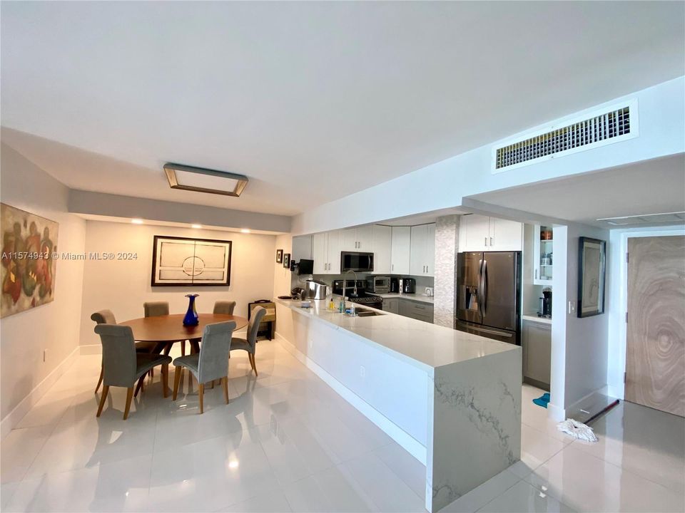 Recently Rented: $4,100 (2 beds, 2 baths, 1380 Square Feet)