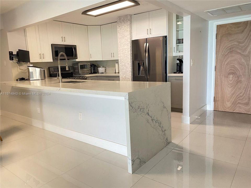 Recently Rented: $4,100 (2 beds, 2 baths, 1380 Square Feet)