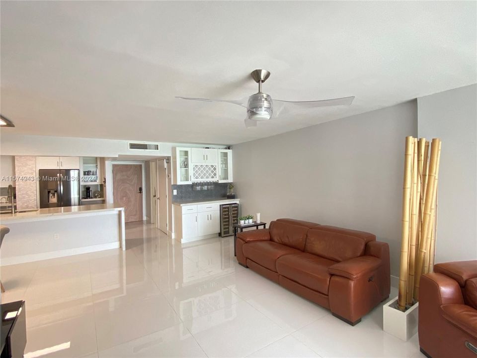 Recently Rented: $4,100 (2 beds, 2 baths, 1380 Square Feet)