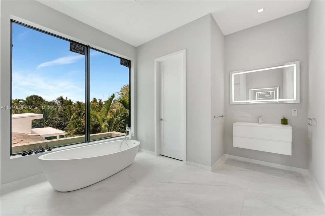 Недавно арендовано: $25,000 (5 спален, 4 ванн, 3500 Квадратных фут)