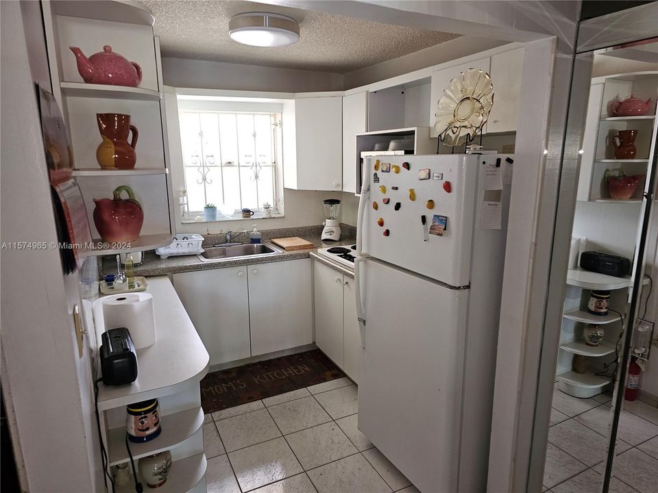 For Sale: $210,000 (1 beds, 2 baths, 741 Square Feet)