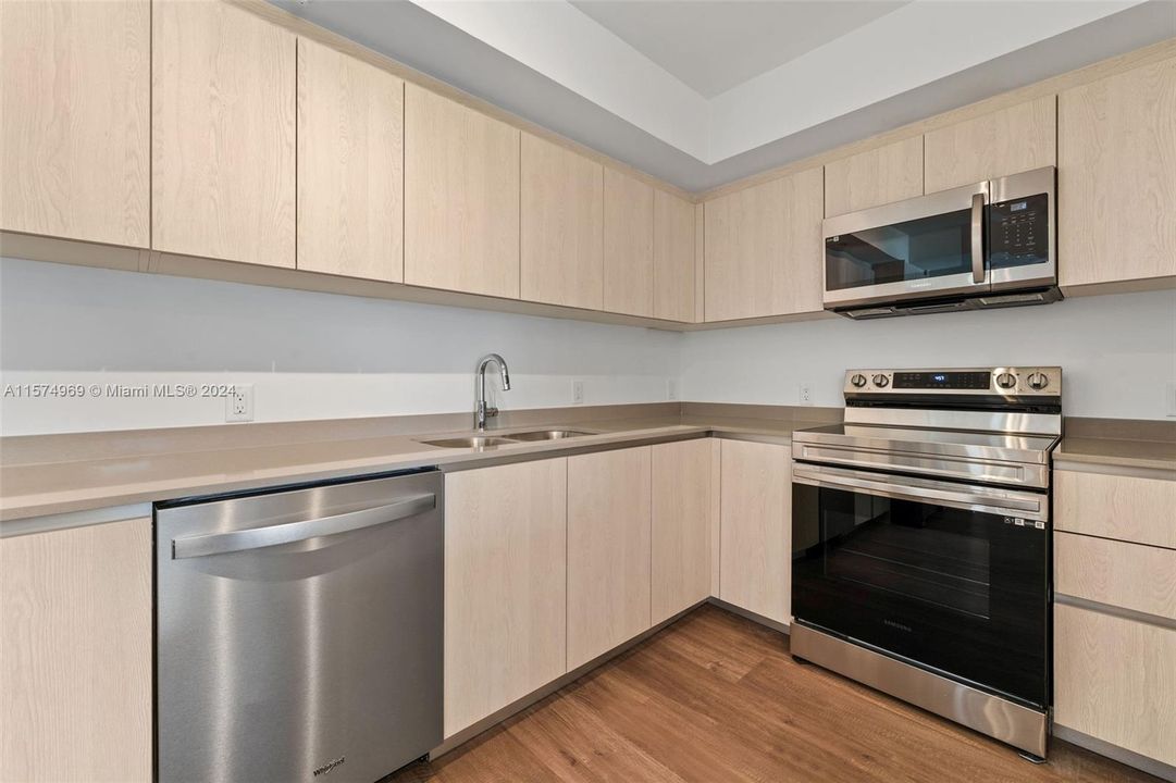 For Rent: $4,990 (2 beds, 2 baths, 1305 Square Feet)