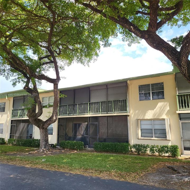 Active With Contract: $124,497 (1 beds, 1 baths, 690 Square Feet)