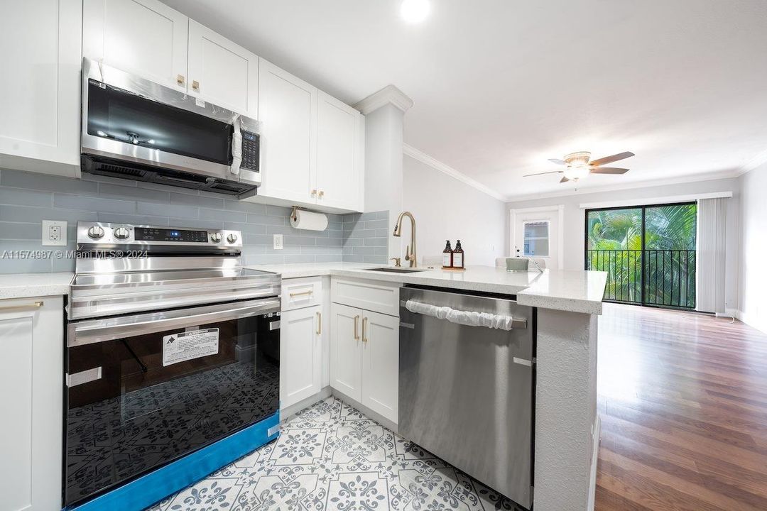 Active With Contract: $2,000 (2 beds, 1 baths, 753 Square Feet)
