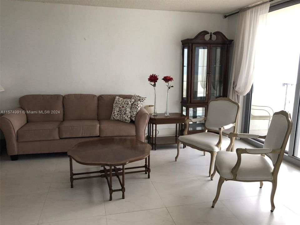 Recently Rented: $3,900 (2 beds, 2 baths, 1155 Square Feet)