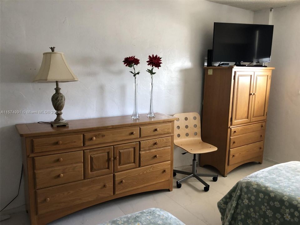 Recently Rented: $3,900 (2 beds, 2 baths, 1155 Square Feet)