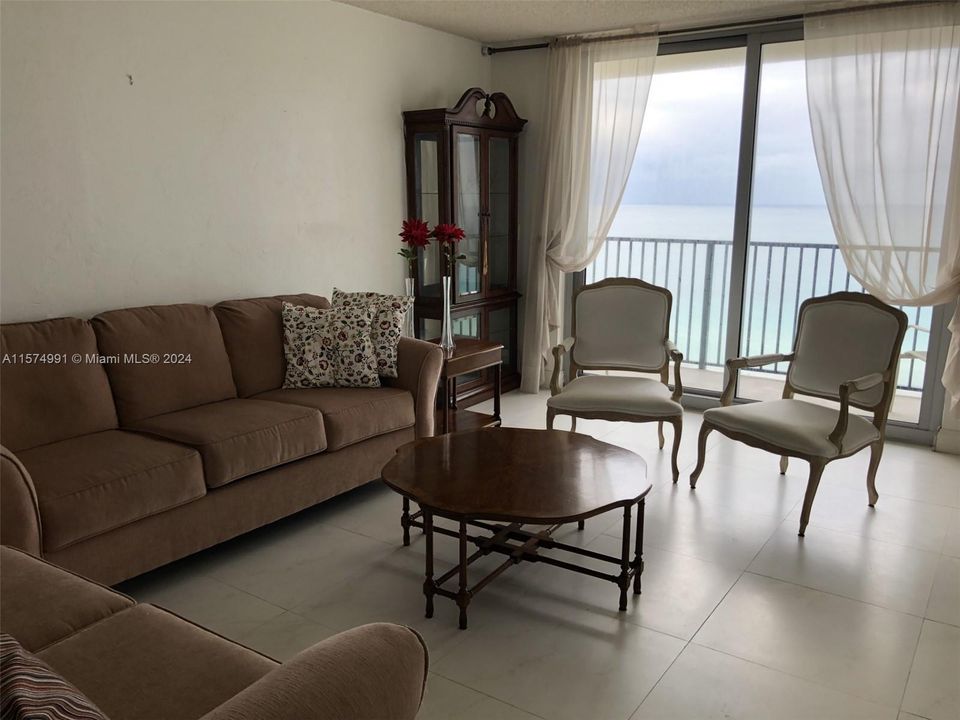 Recently Rented: $3,900 (2 beds, 2 baths, 1155 Square Feet)