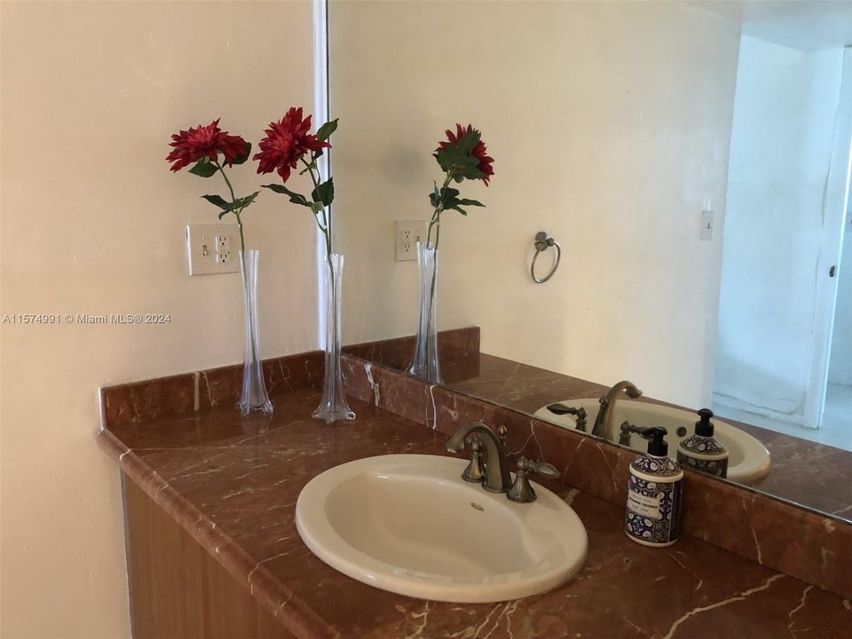 Recently Rented: $3,900 (2 beds, 2 baths, 1155 Square Feet)