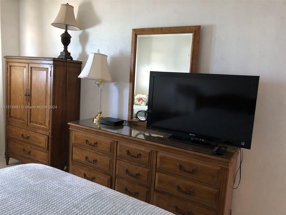 Recently Rented: $3,900 (2 beds, 2 baths, 1155 Square Feet)