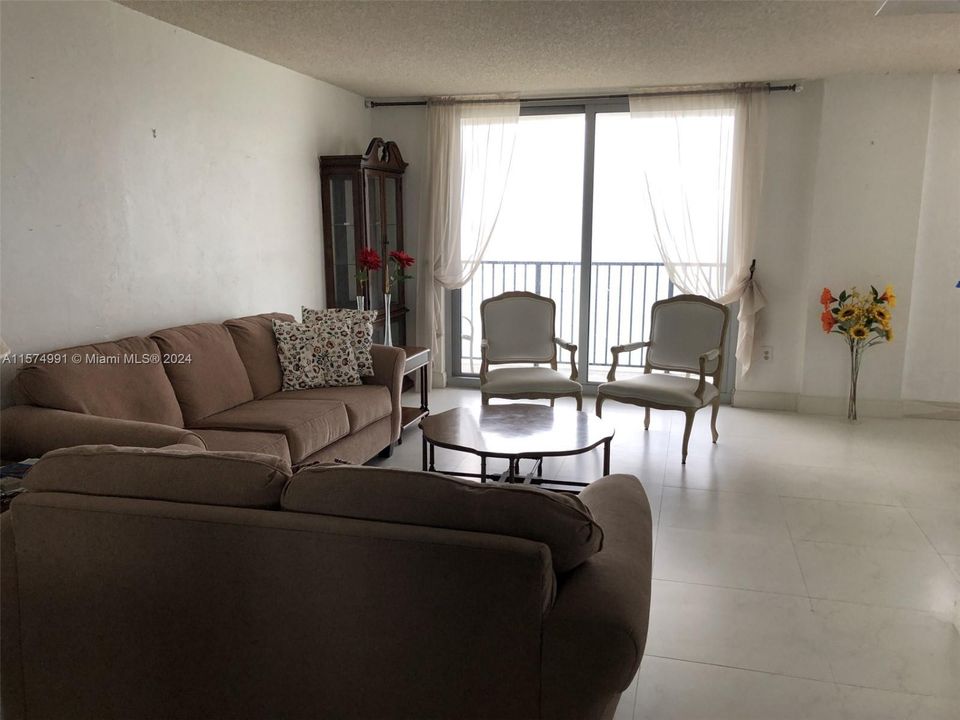 Recently Rented: $3,900 (2 beds, 2 baths, 1155 Square Feet)