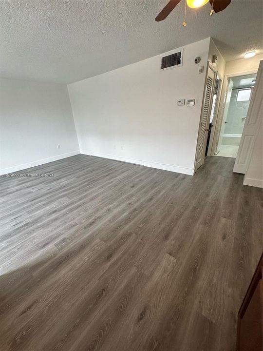 Active With Contract: $2,300 (1 beds, 1 baths, 0 Square Feet)