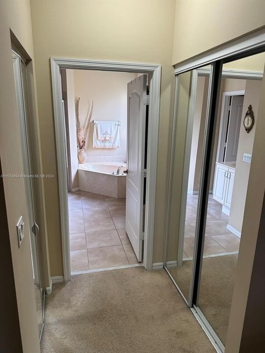 待售: $360,000 (4 贝兹, 2 浴室, 1741 平方英尺)