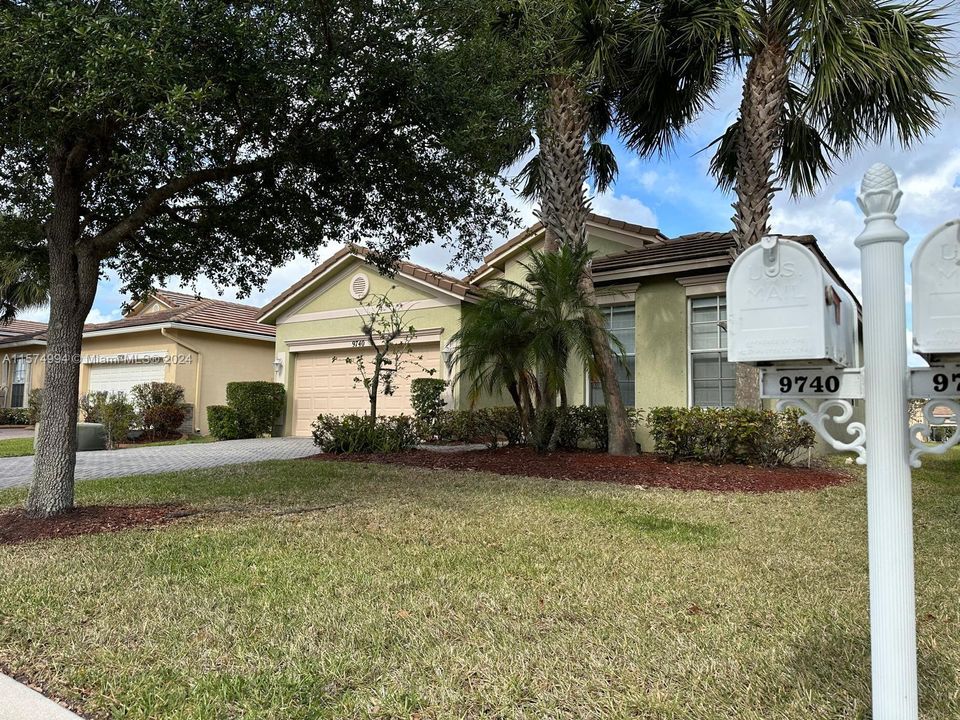 For Sale: $370,000 (4 beds, 2 baths, 1741 Square Feet)