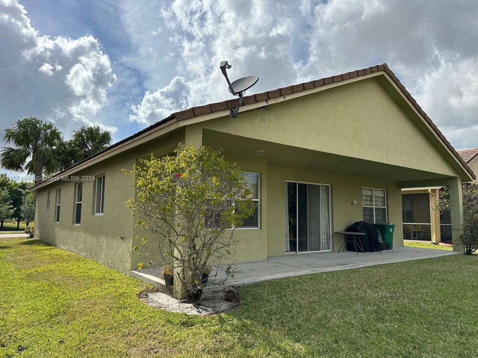 For Sale: $360,000 (4 beds, 2 baths, 1741 Square Feet)