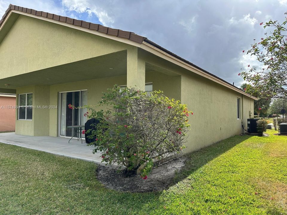 For Sale: $360,000 (4 beds, 2 baths, 1741 Square Feet)