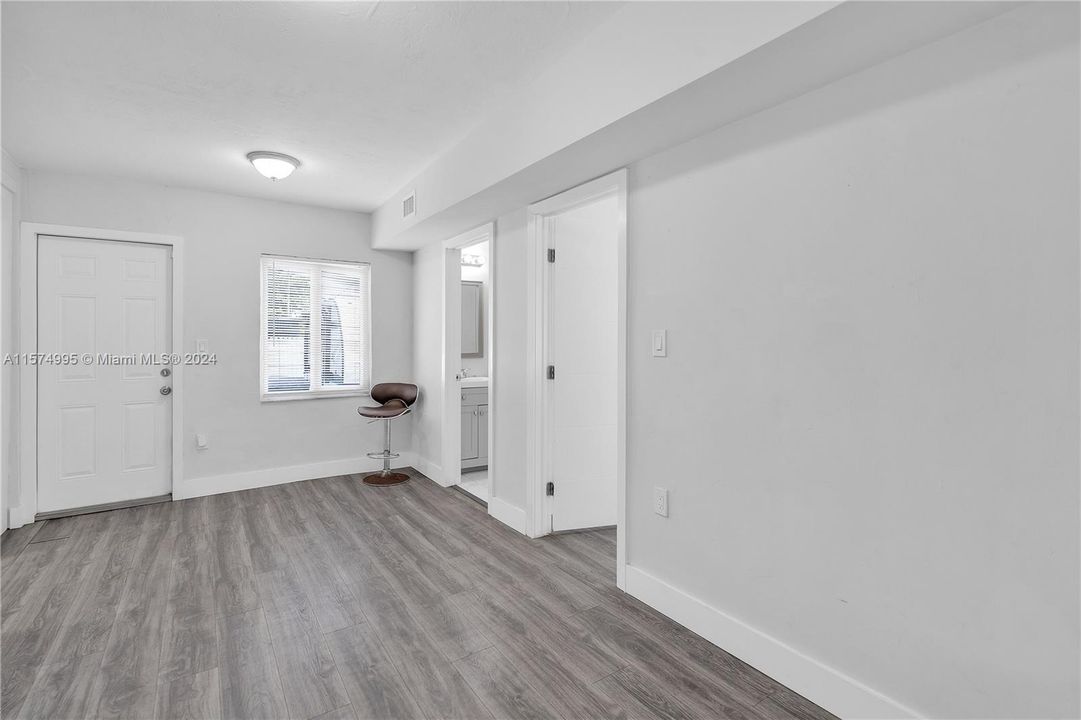 Active With Contract: $280,000 (2 beds, 1 baths, 649 Square Feet)