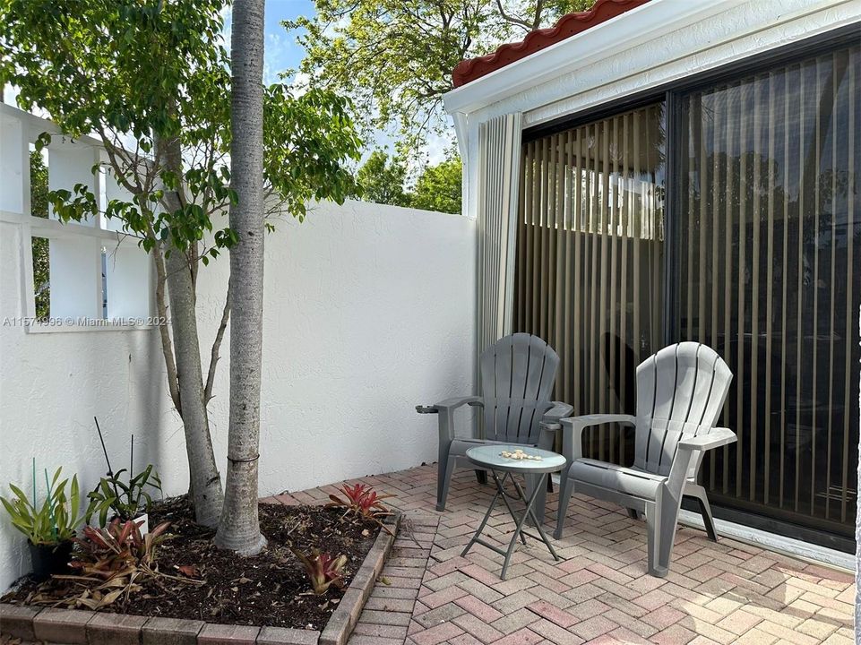 Active With Contract: $3,800 (3 beds, 2 baths, 1365 Square Feet)