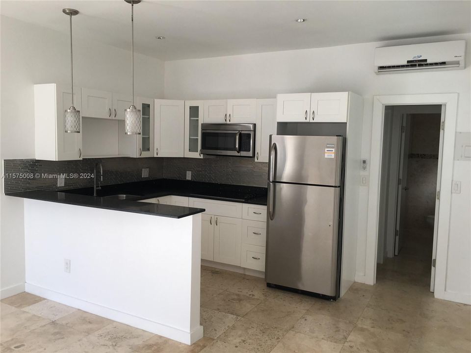 Recently Rented: $1,950 (1 beds, 1 baths, 595 Square Feet)