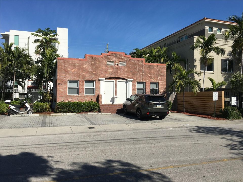 Recently Rented: $1,950 (1 beds, 1 baths, 595 Square Feet)
