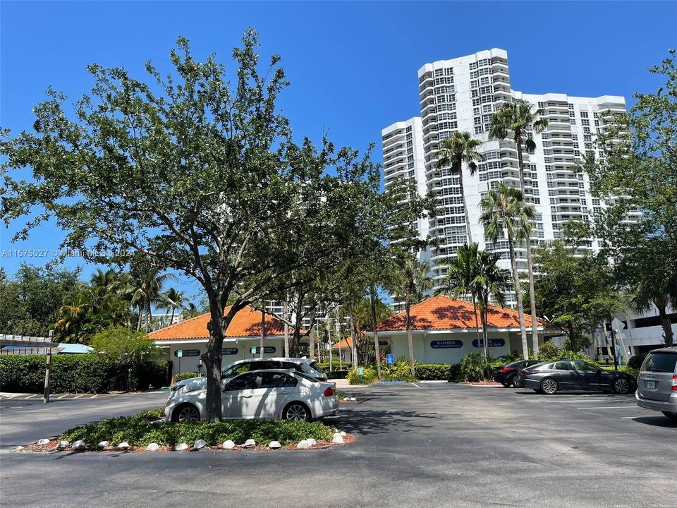 For Sale: $429,000 (2 beds, 2 baths, 1091 Square Feet)