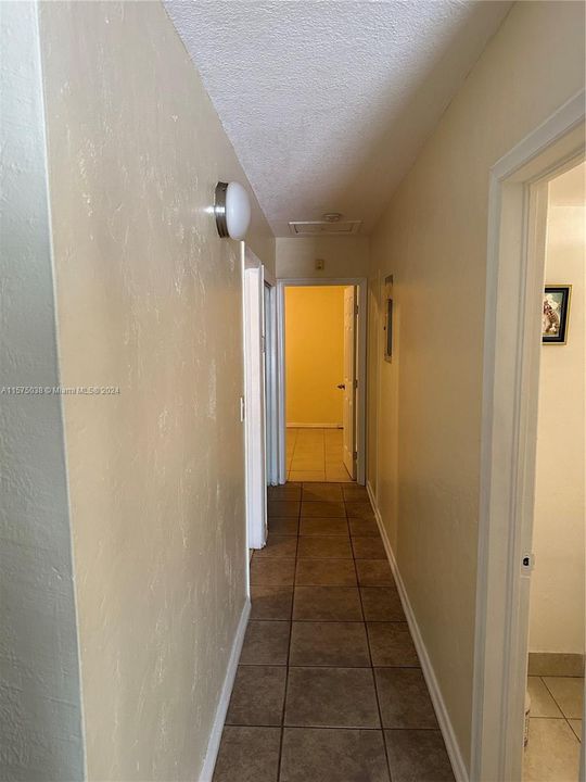 For Rent: $2,700 (2 beds, 1 baths, 1201 Square Feet)