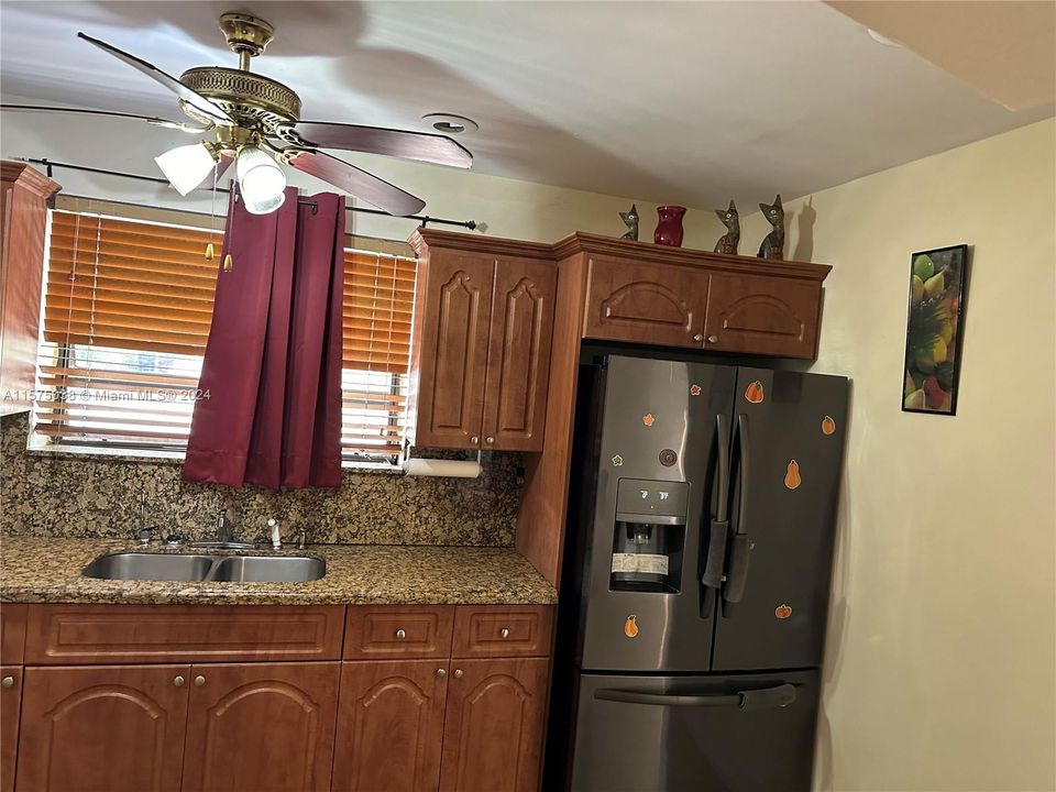 For Rent: $2,700 (2 beds, 1 baths, 1201 Square Feet)
