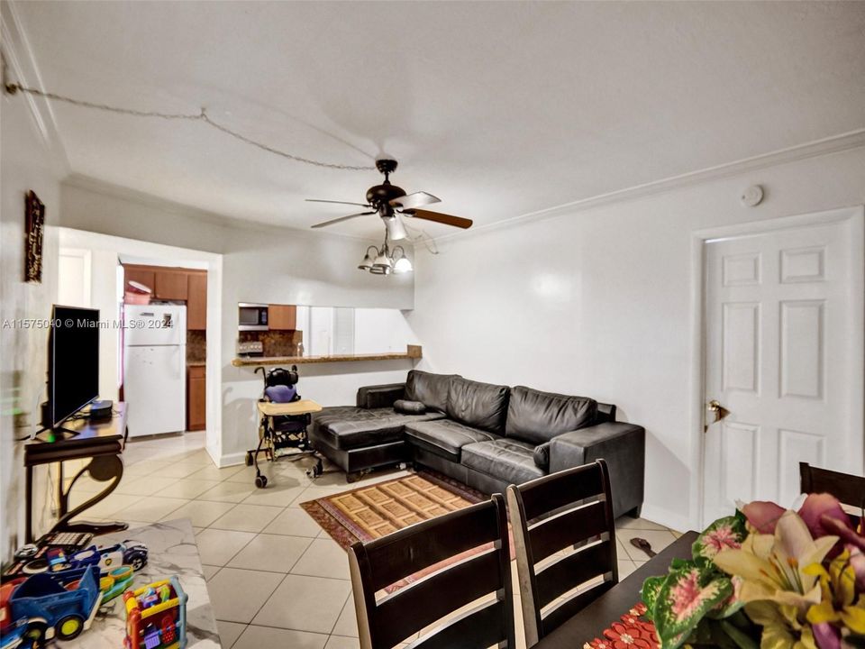 For Sale: $235,000 (3 beds, 2 baths, 950 Square Feet)