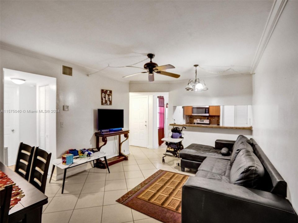 For Sale: $235,000 (3 beds, 2 baths, 950 Square Feet)