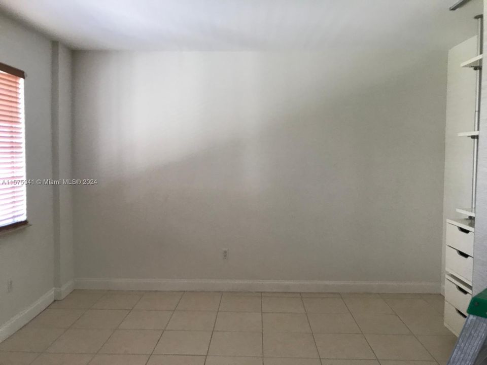 For Rent: $1,900 (0 beds, 1 baths, 398 Square Feet)