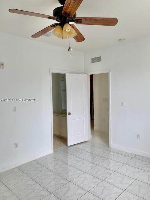 For Sale: $250,000 (3 beds, 2 baths, 1076 Square Feet)