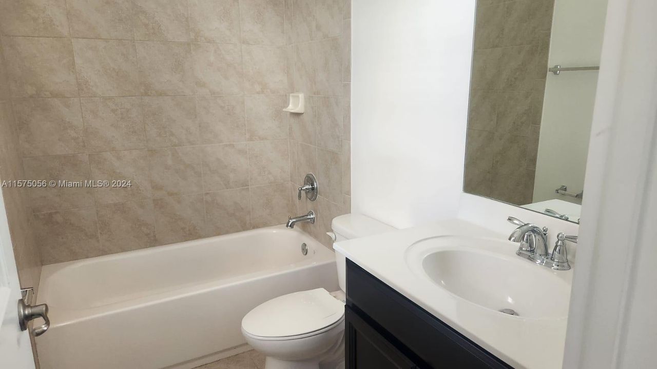 Недавно арендовано: $4,700 (4 спален, 3 ванн, 2534 Квадратных фут)